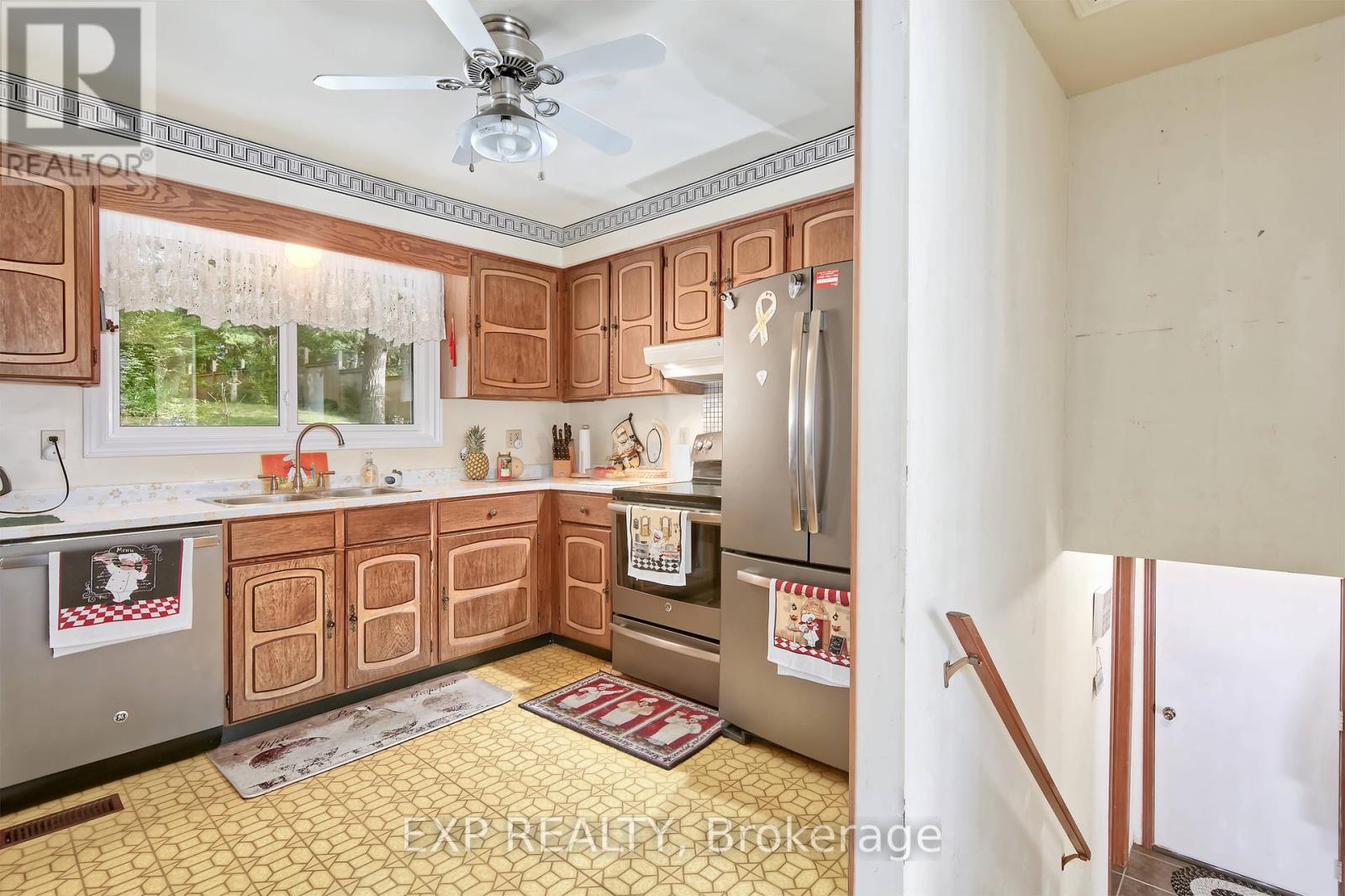9995 Port Frank Estates Road, Lambton Shores (Port Franks), Ontario  N0M 2L0 - Photo 17 - X12246209
