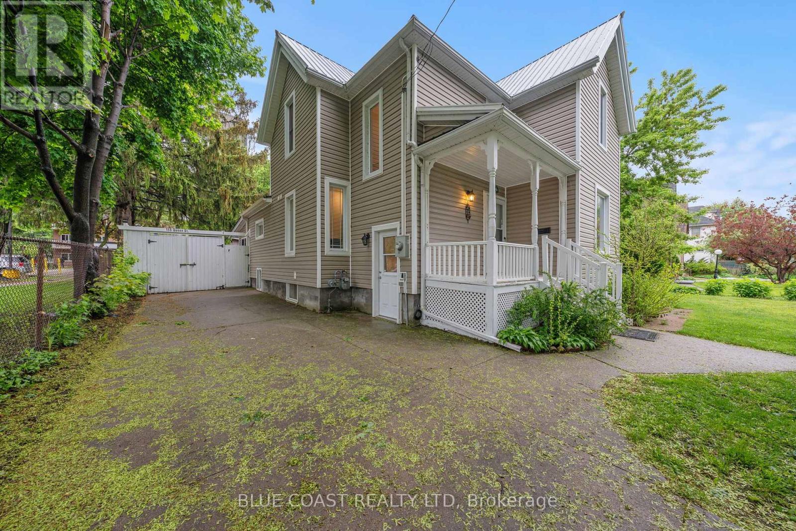 156 Queen Street, Sarnia, Ontario  N7T 2R1 - Photo 2 - X12289301