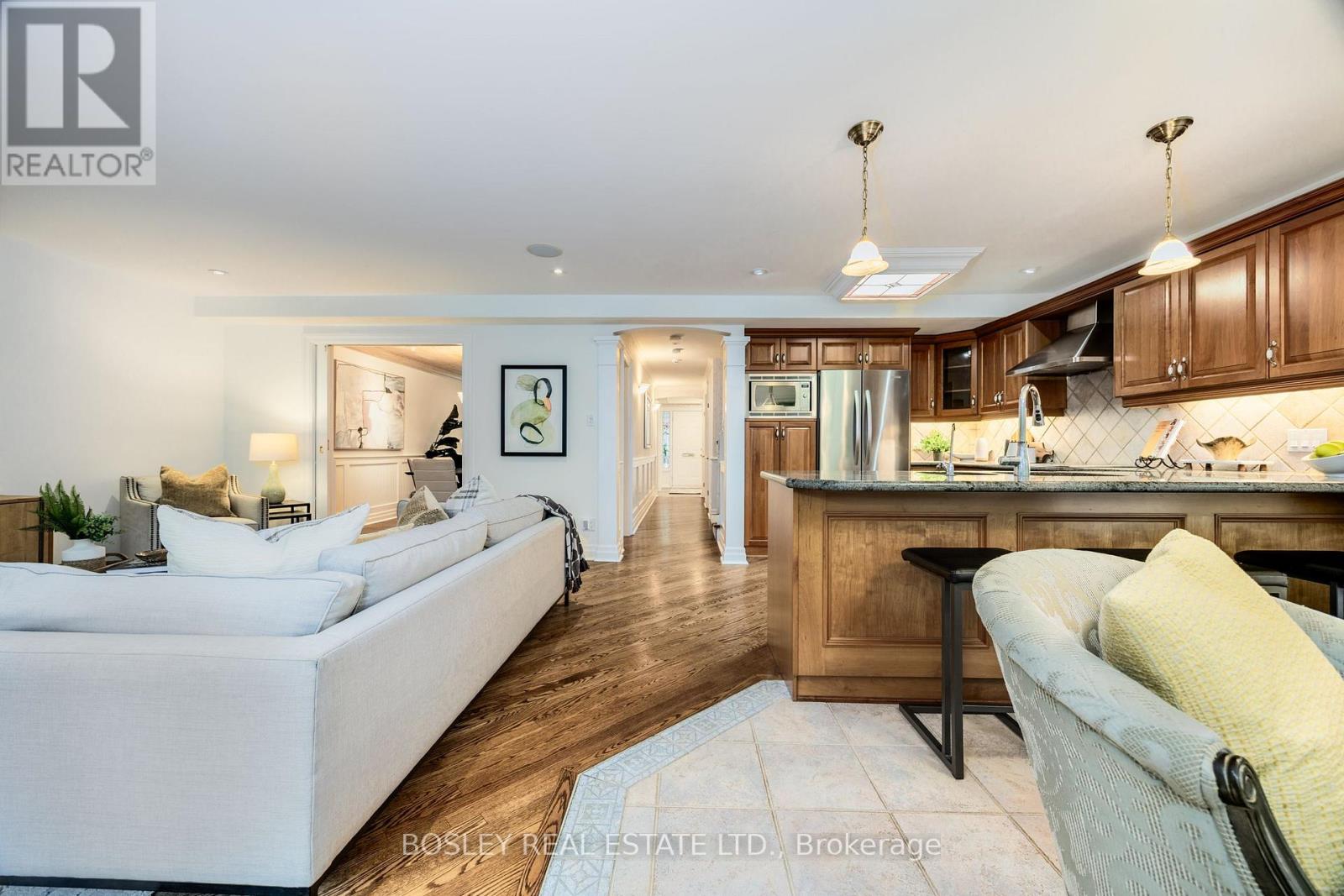 112 Brentcliffe Road, Toronto, Ontario  M4G 3Y9 - Photo 12 - C12462172