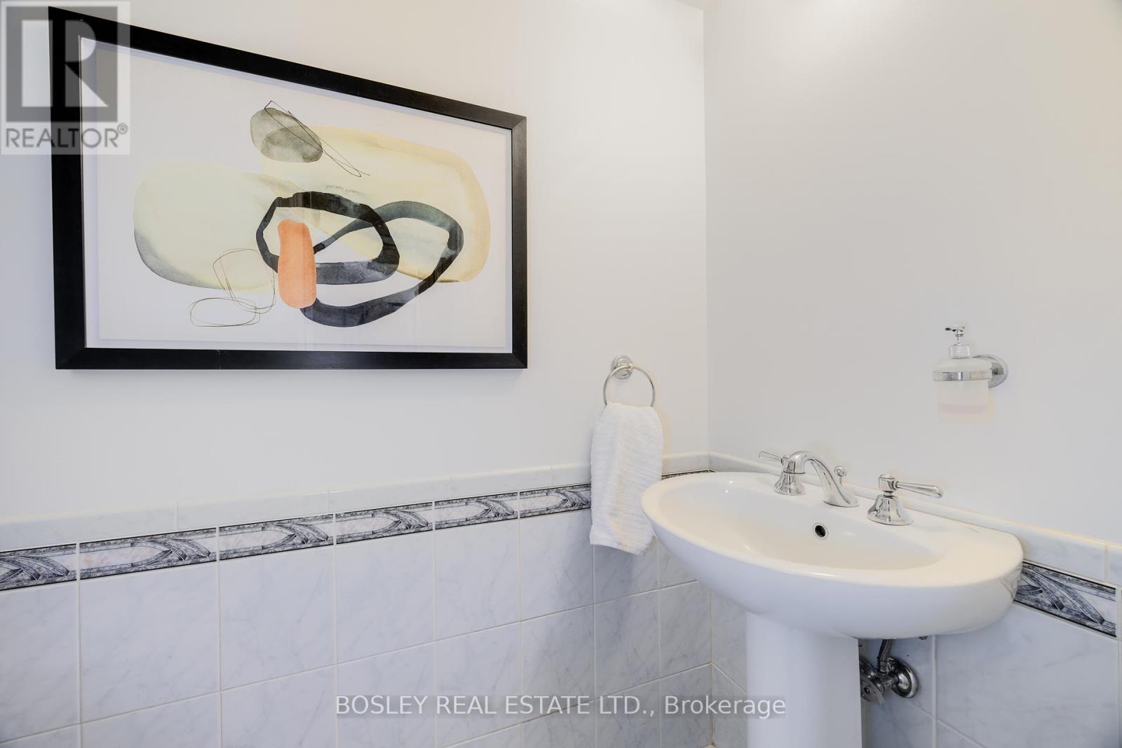 112 Brentcliffe Road, Toronto, Ontario  M4G 3Y9 - Photo 16 - C12462172