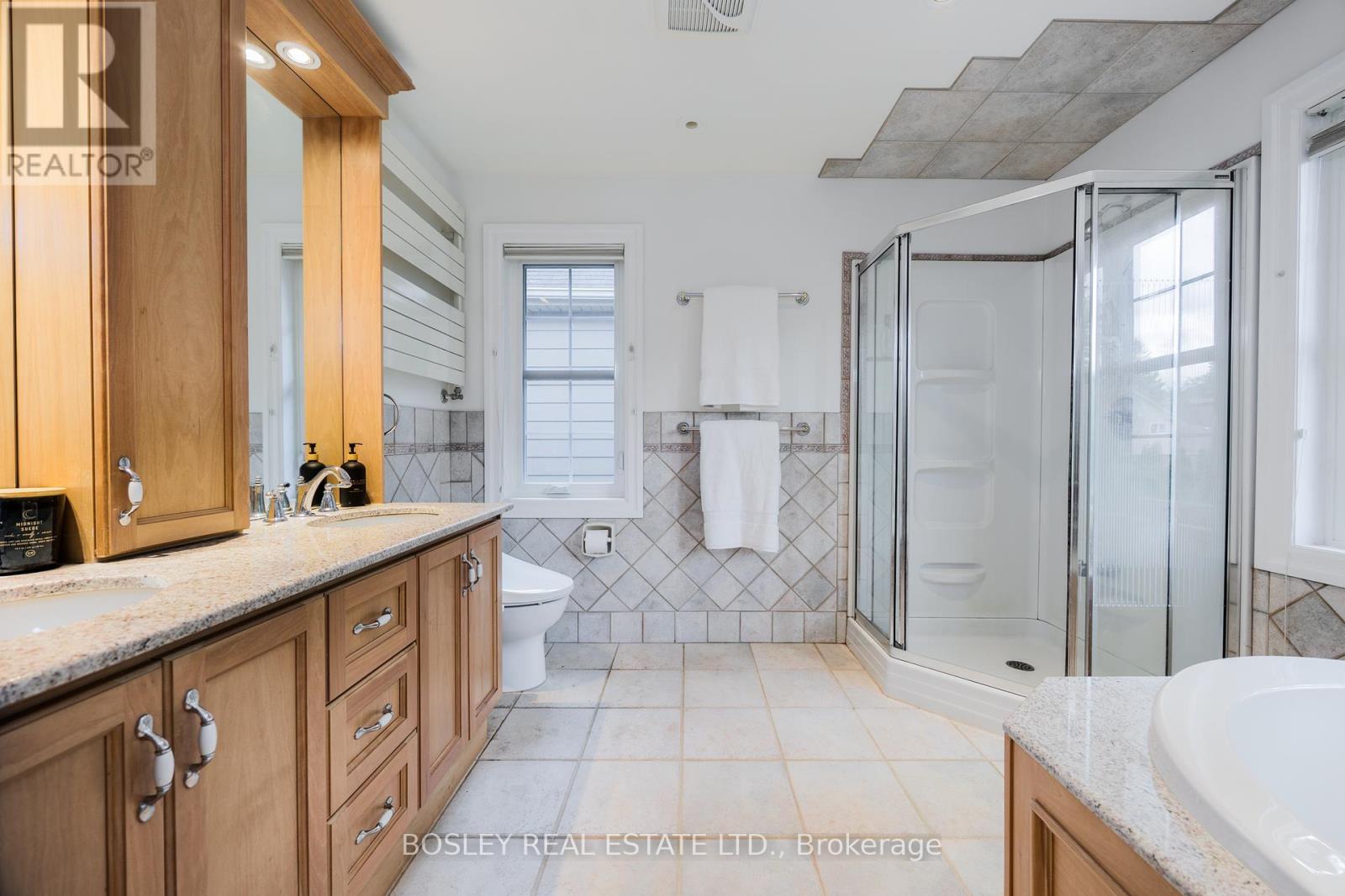 112 Brentcliffe Road, Toronto, Ontario  M4G 3Y9 - Photo 21 - C12462172
