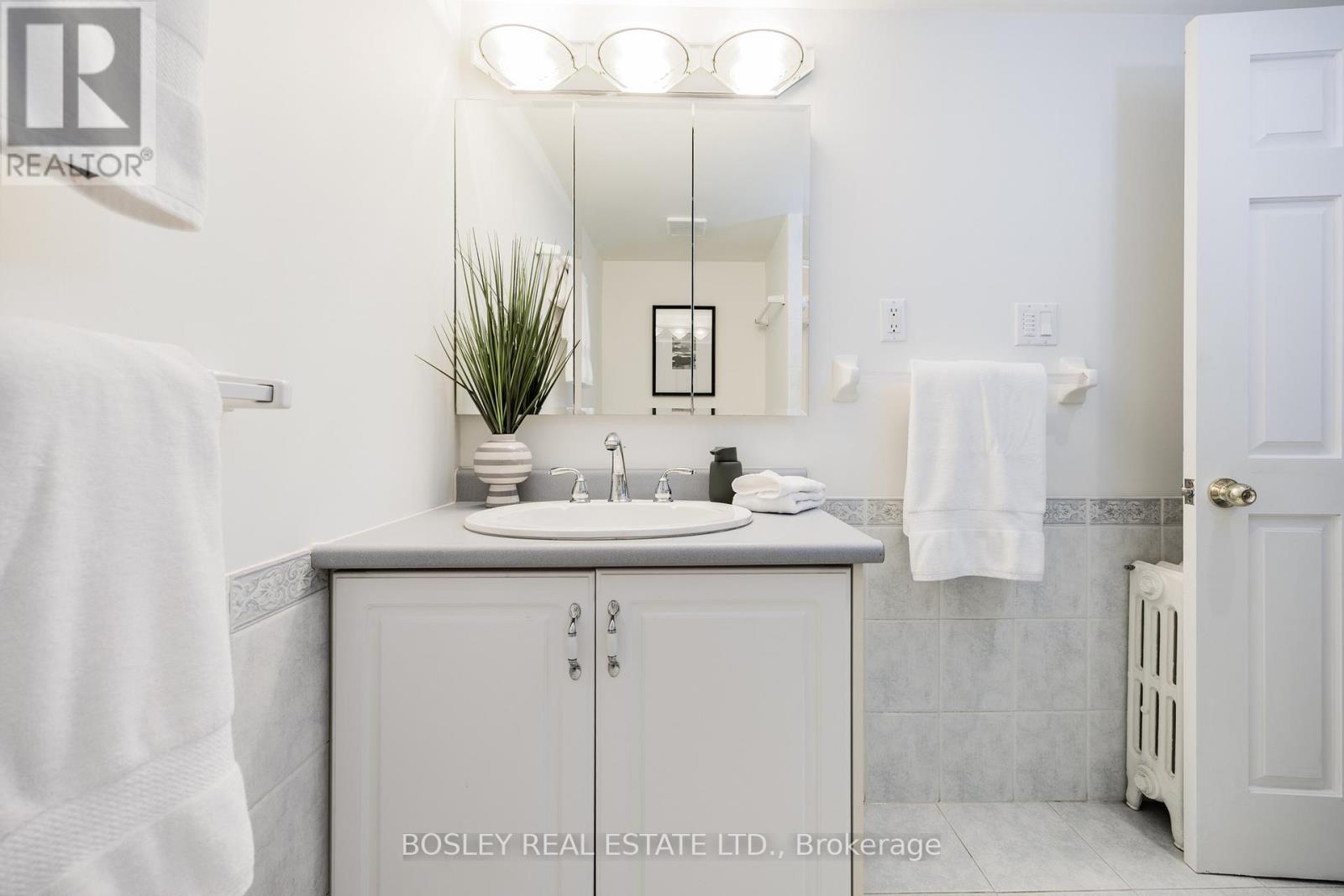 112 Brentcliffe Road, Toronto, Ontario  M4G 3Y9 - Photo 33 - C12462172