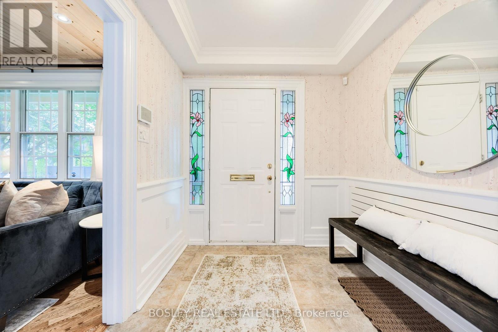 112 Brentcliffe Road, Toronto, Ontario  M4G 3Y9 - Photo 6 - C12462172
