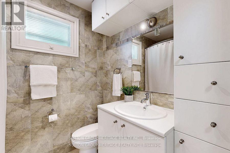 17 Brenham Crescent, Toronto, Ontario  M2M 2K9 - Photo 25 - C12462197