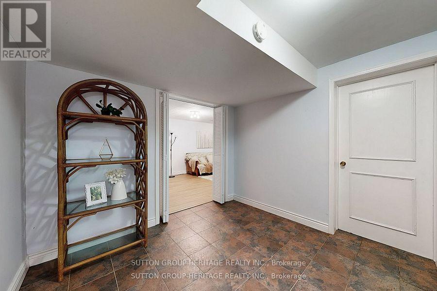 17 Brenham Crescent, Toronto, Ontario  M2M 2K9 - Photo 27 - C12462197