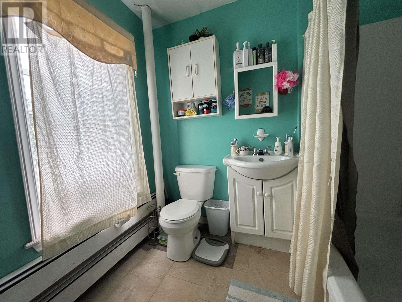 16 Fletcher St, Glace Bay, Nova Scotia  B1A 3E3 - Photo 3 - 202518856