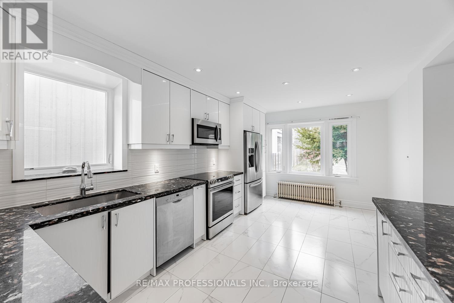 228 The Kingsway, Toronto, Ontario  M9A 3T5 - Photo 10 - W12462161