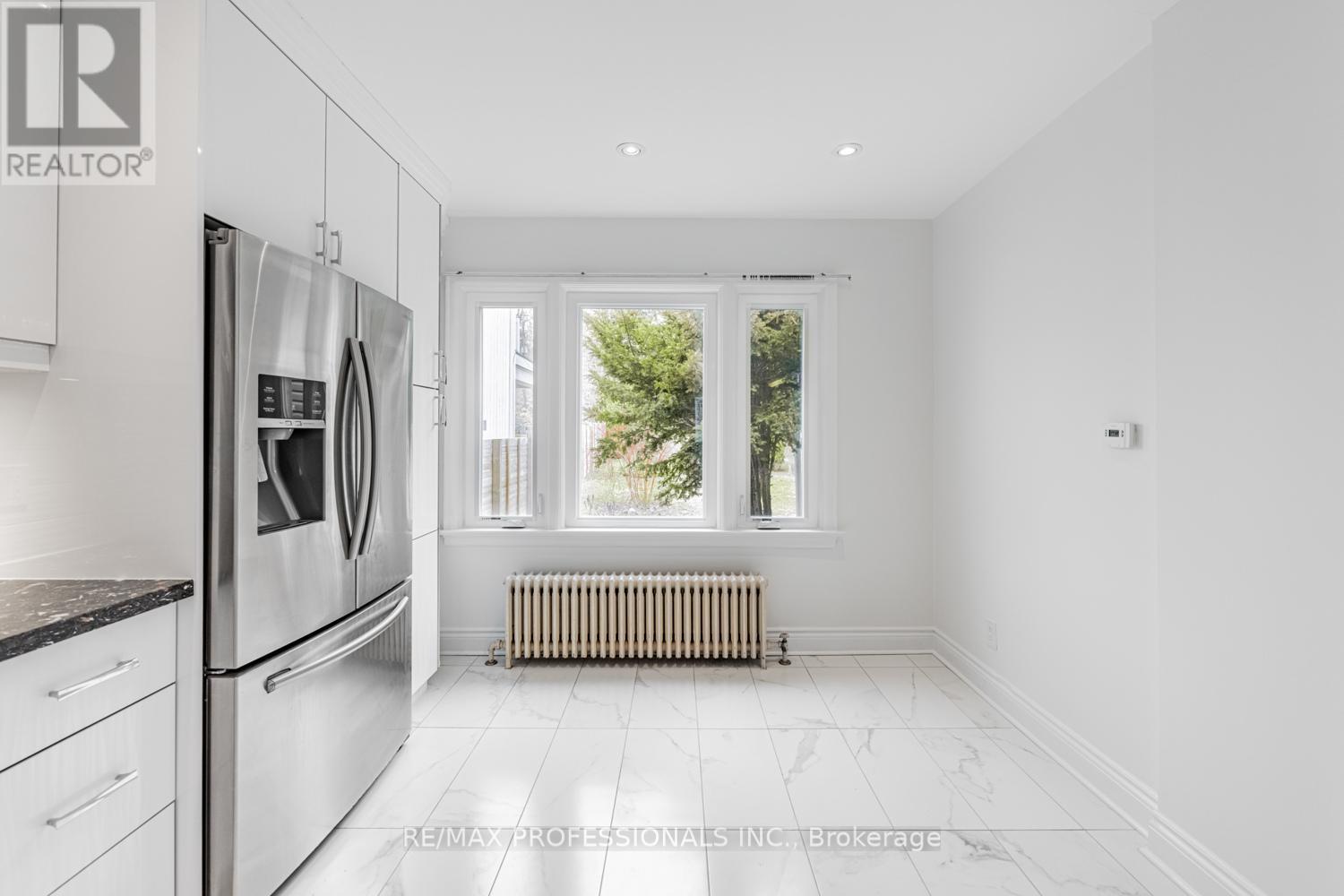 228 The Kingsway, Toronto, Ontario  M9A 3T5 - Photo 11 - W12462161