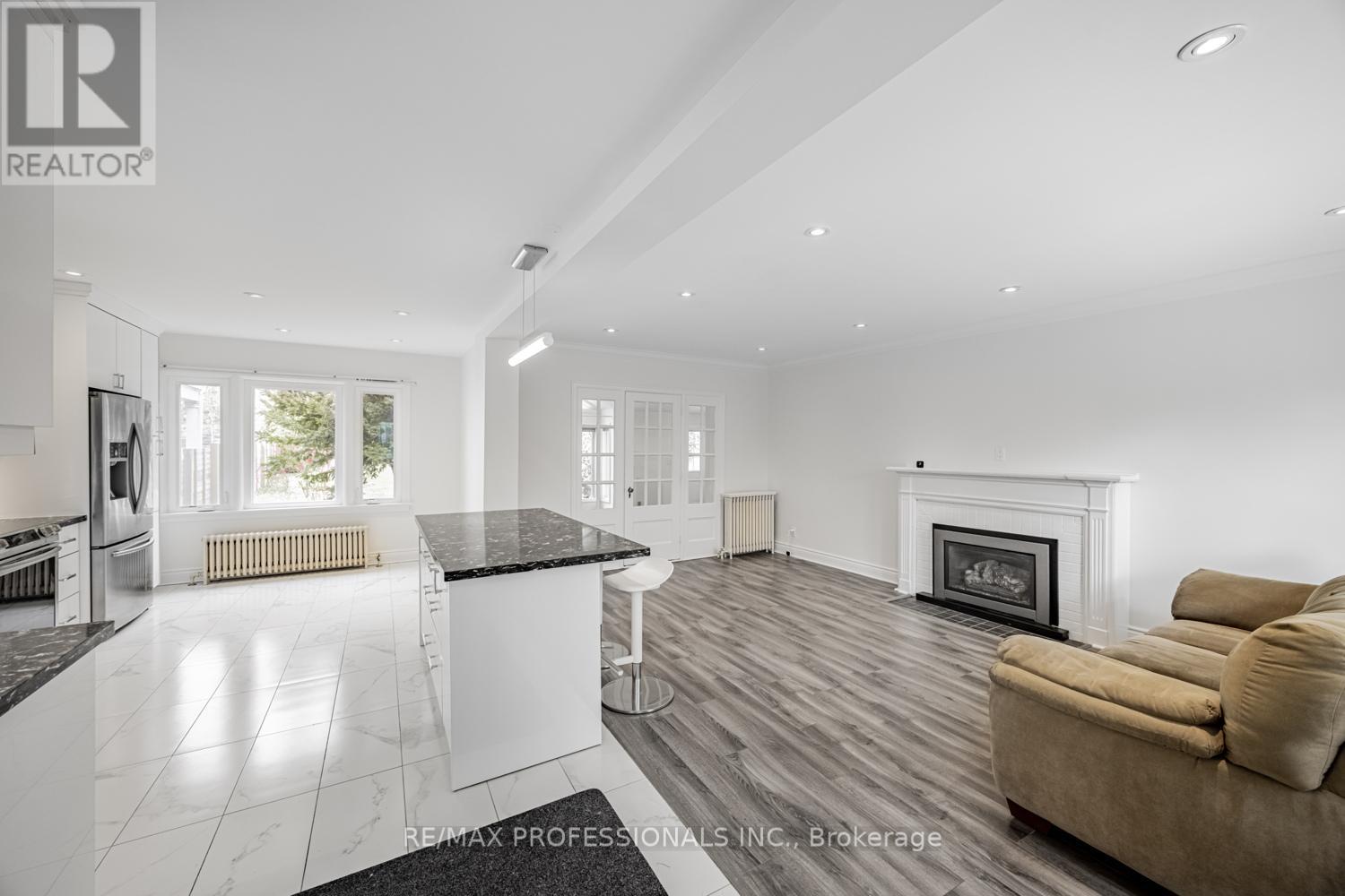 228 The Kingsway, Toronto, Ontario  M9A 3T5 - Photo 12 - W12462161