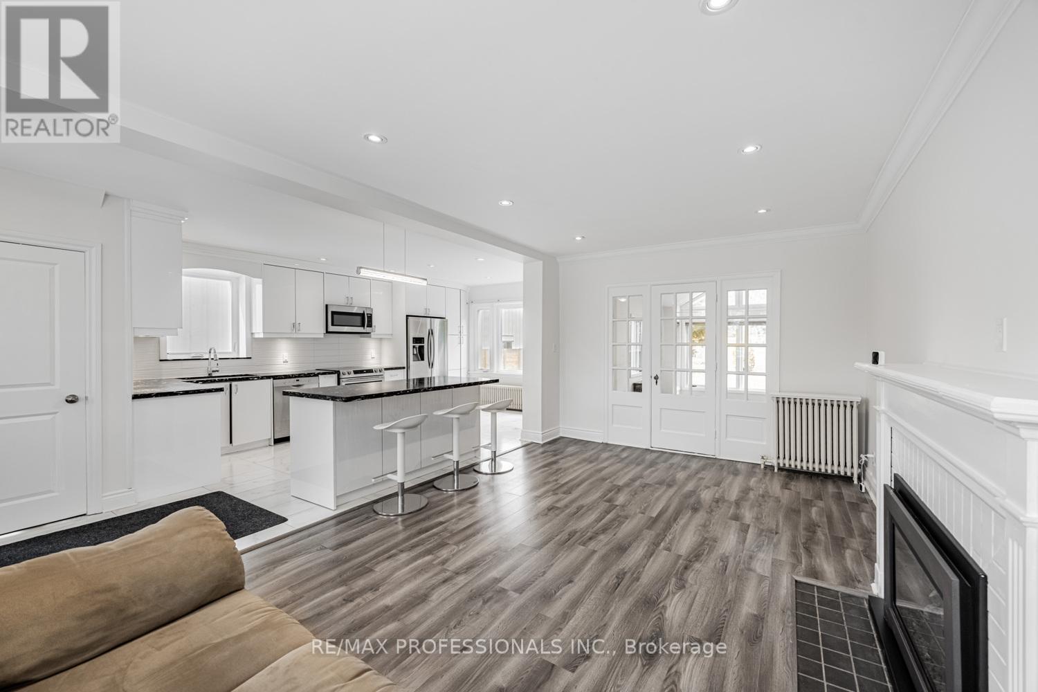 228 The Kingsway, Toronto, Ontario  M9A 3T5 - Photo 15 - W12462161