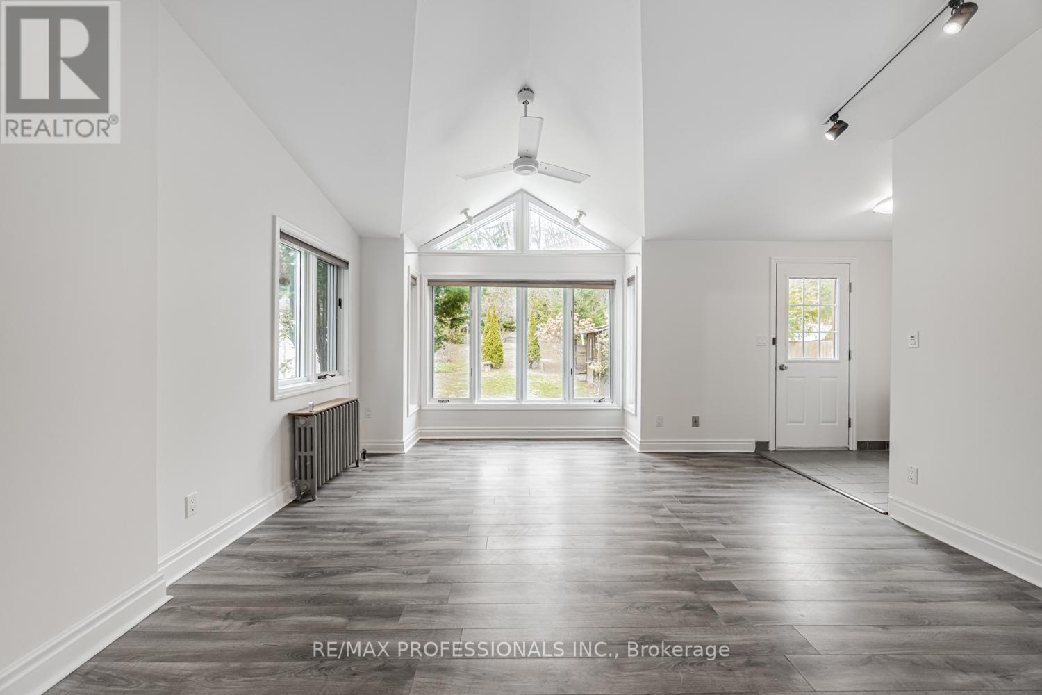 228 The Kingsway, Toronto, Ontario  M9A 3T5 - Photo 17 - W12462161