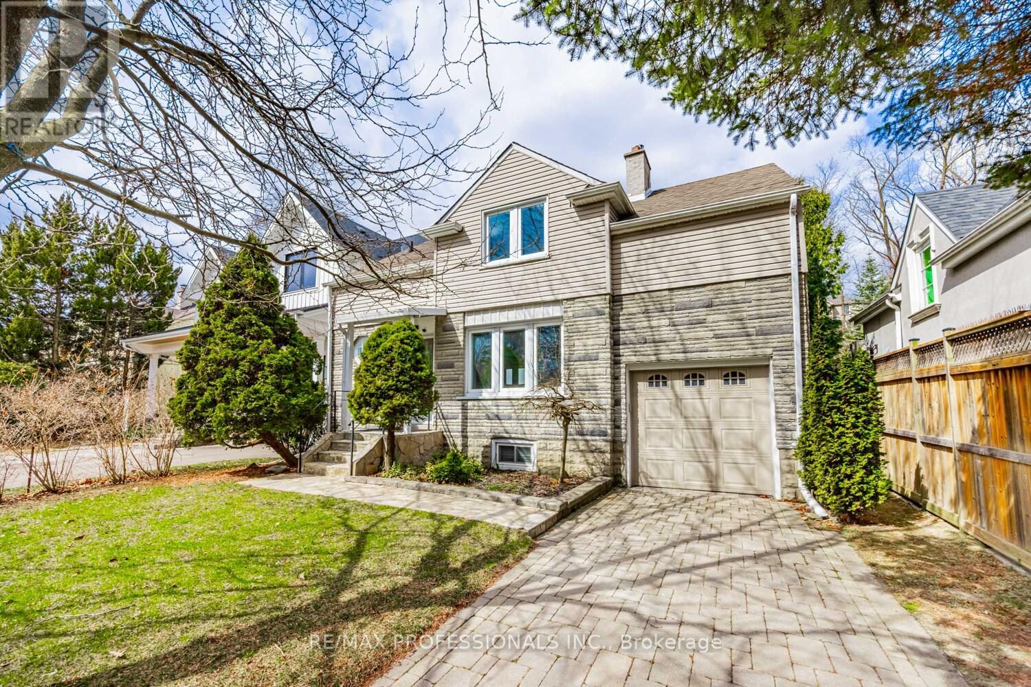 228 The Kingsway, Toronto, Ontario  M9A 3T5 - Photo 2 - W12462161