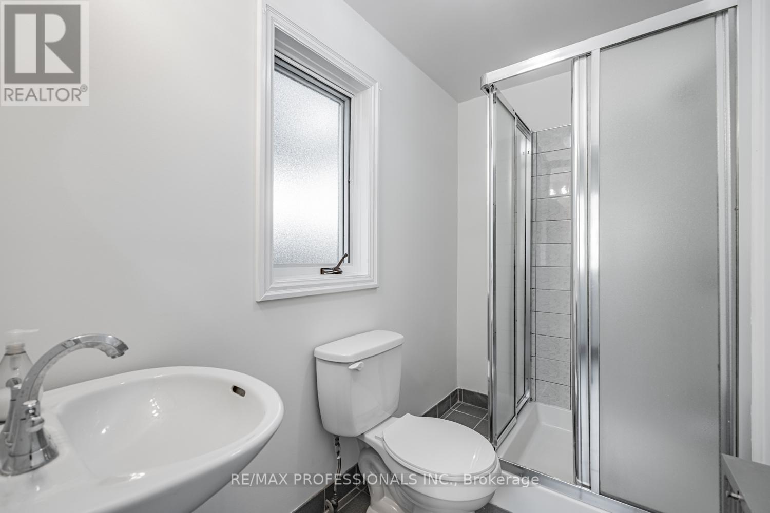 228 The Kingsway, Toronto, Ontario  M9A 3T5 - Photo 21 - W12462161