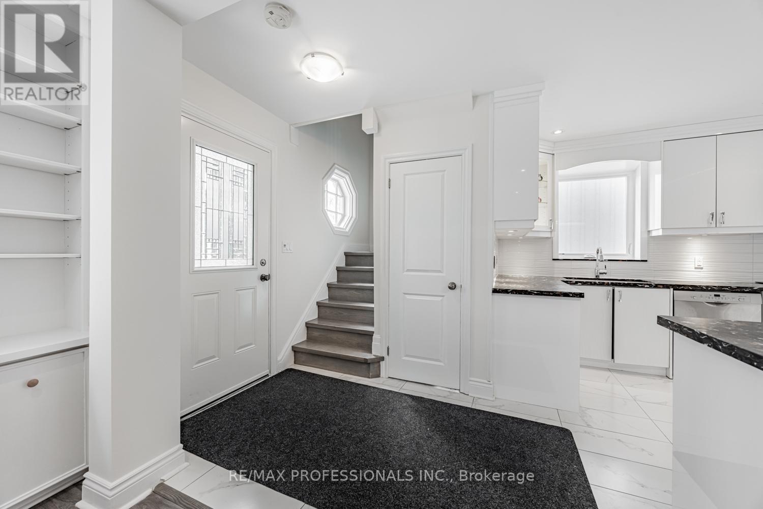 228 The Kingsway, Toronto, Ontario  M9A 3T5 - Photo 5 - W12462161