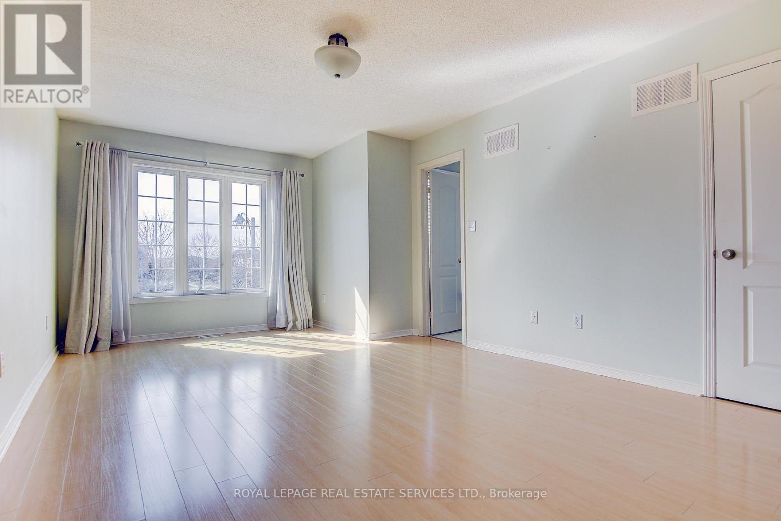 1498 Pinecliff Road, Oakville, Ontario  L6M 4A8 - Photo 12 - W12462178
