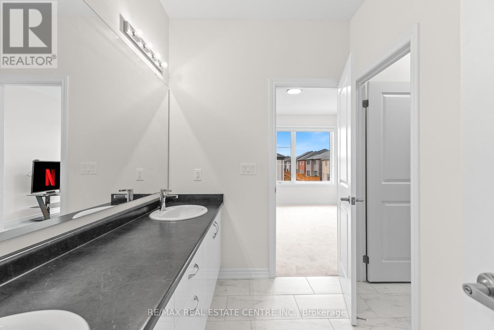 8 Vincena Road, Caledon, Ontario  L7C 4M5 - Photo 18 - W12462190
