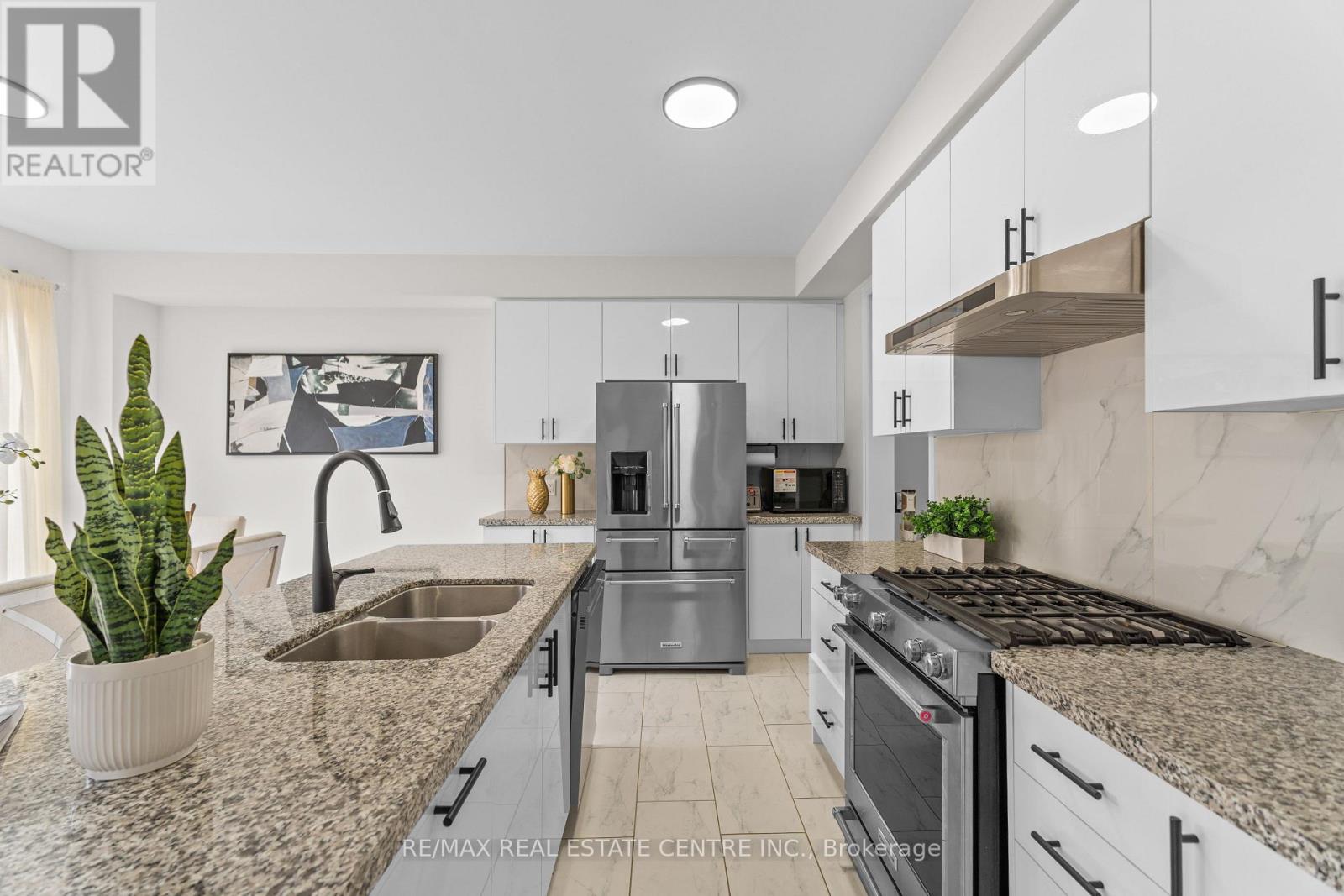 8 Vincena Road, Caledon, Ontario  L7C 4M5 - Photo 8 - W12462190