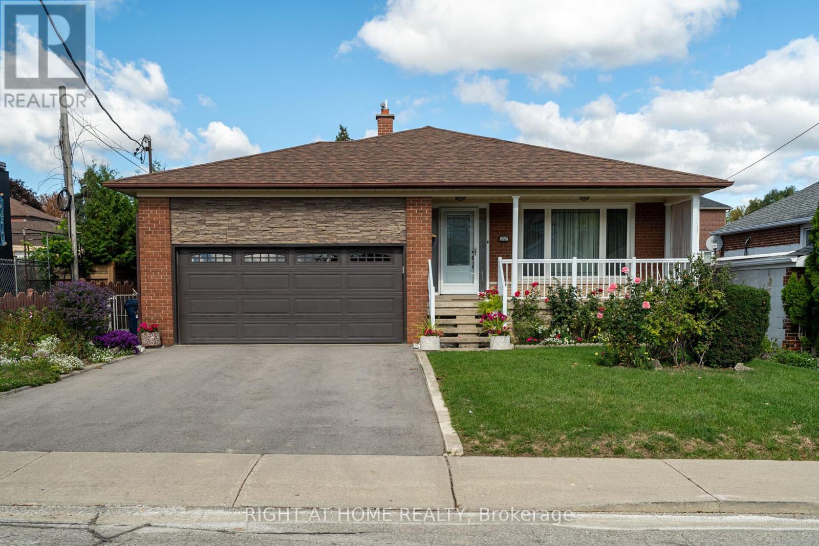 1012 CASTLEFIELD AVENUE, Toronto, Ontario