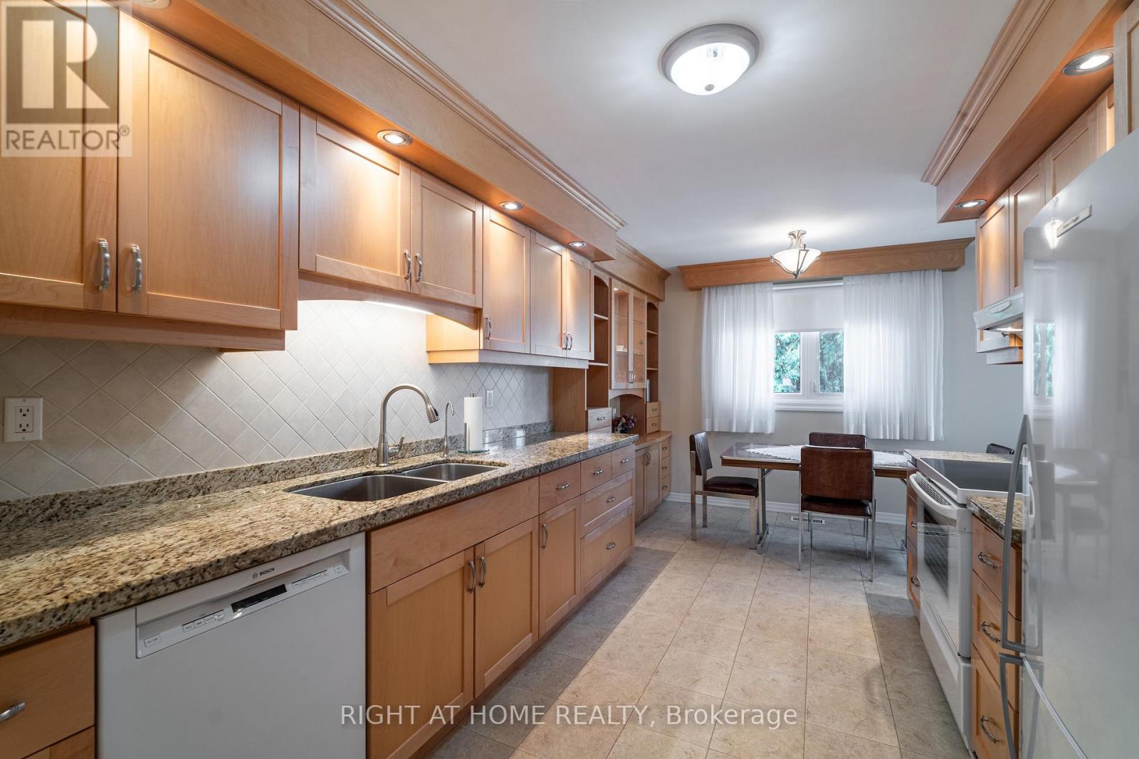 1012 Castlefield Avenue, Toronto, Ontario  M6B 1E3 - Photo 10 - W12462191