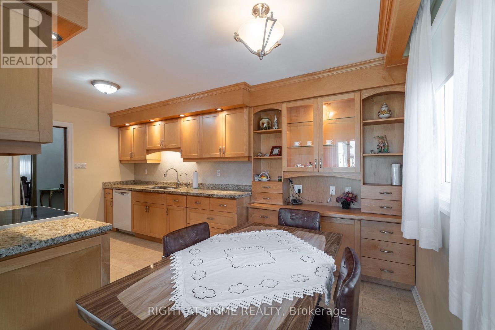 1012 Castlefield Avenue, Toronto, Ontario  M6B 1E3 - Photo 11 - W12462191