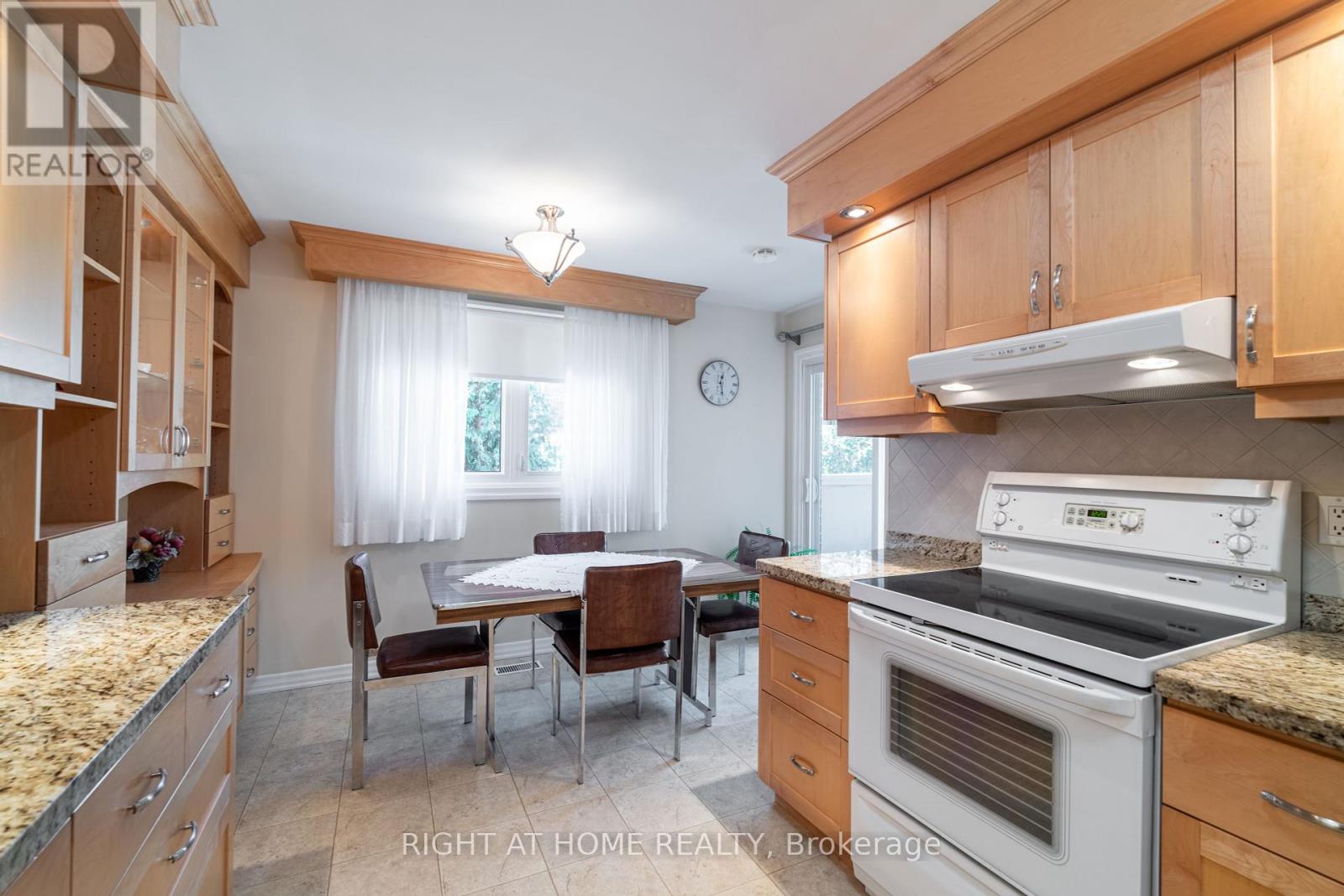 1012 Castlefield Avenue, Toronto, Ontario  M6B 1E3 - Photo 12 - W12462191