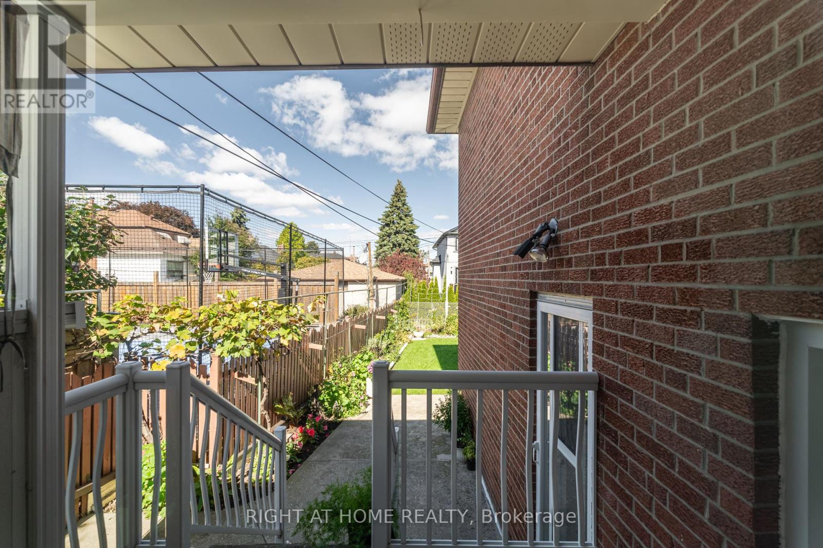 1012 Castlefield Avenue, Toronto, Ontario  M6B 1E3 - Photo 13 - W12462191
