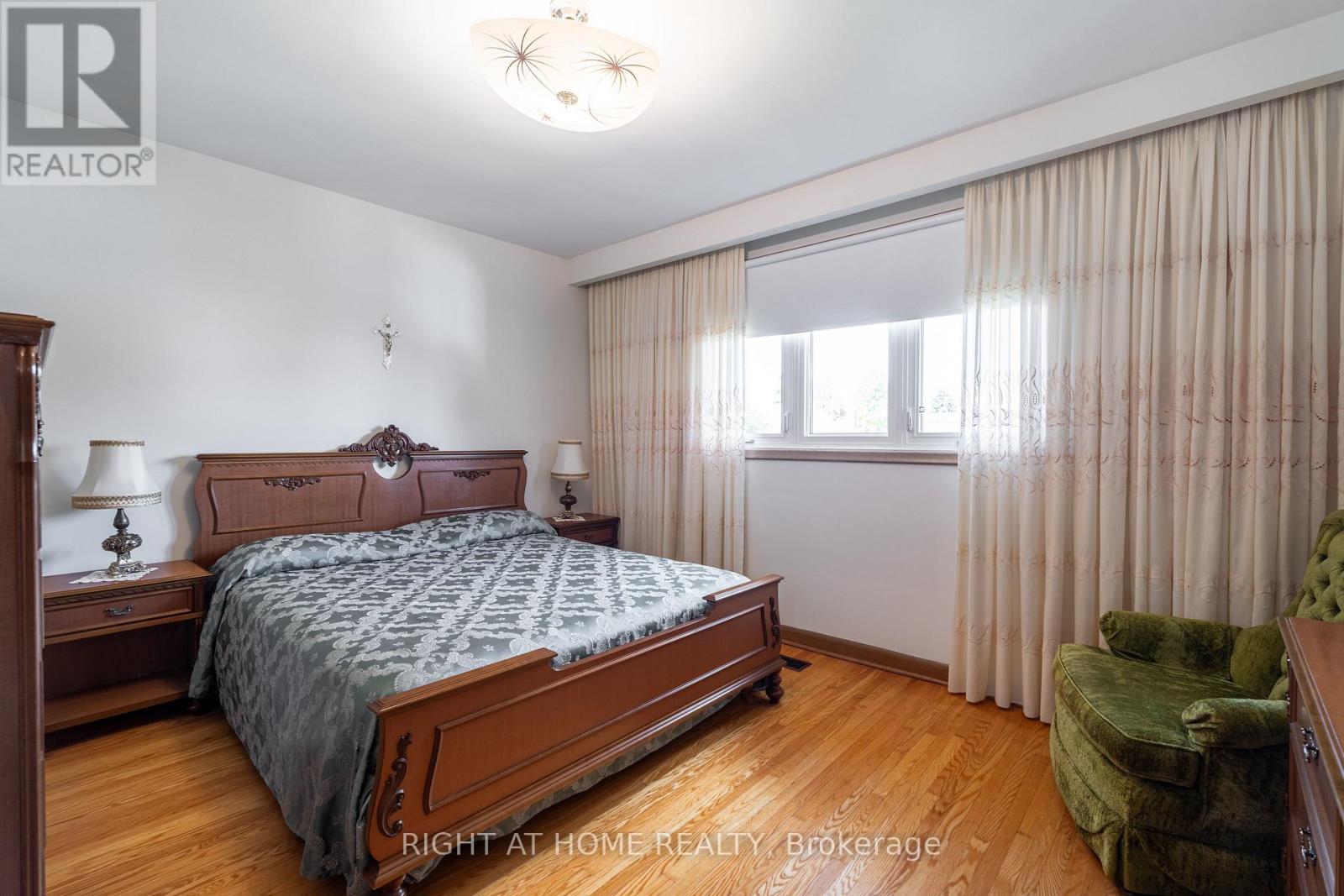 1012 Castlefield Avenue, Toronto, Ontario  M6B 1E3 - Photo 15 - W12462191
