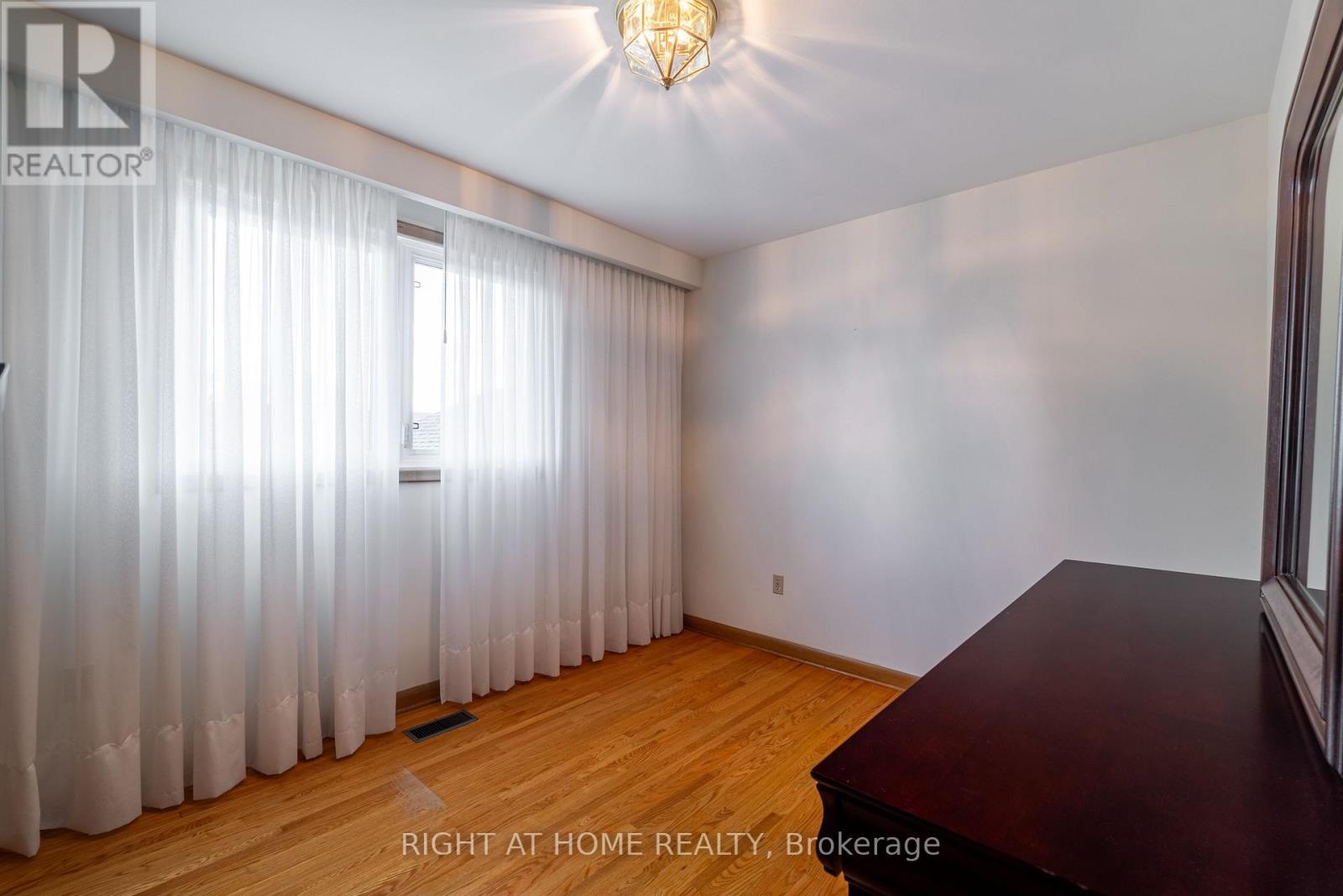 1012 Castlefield Avenue, Toronto, Ontario  M6B 1E3 - Photo 17 - W12462191