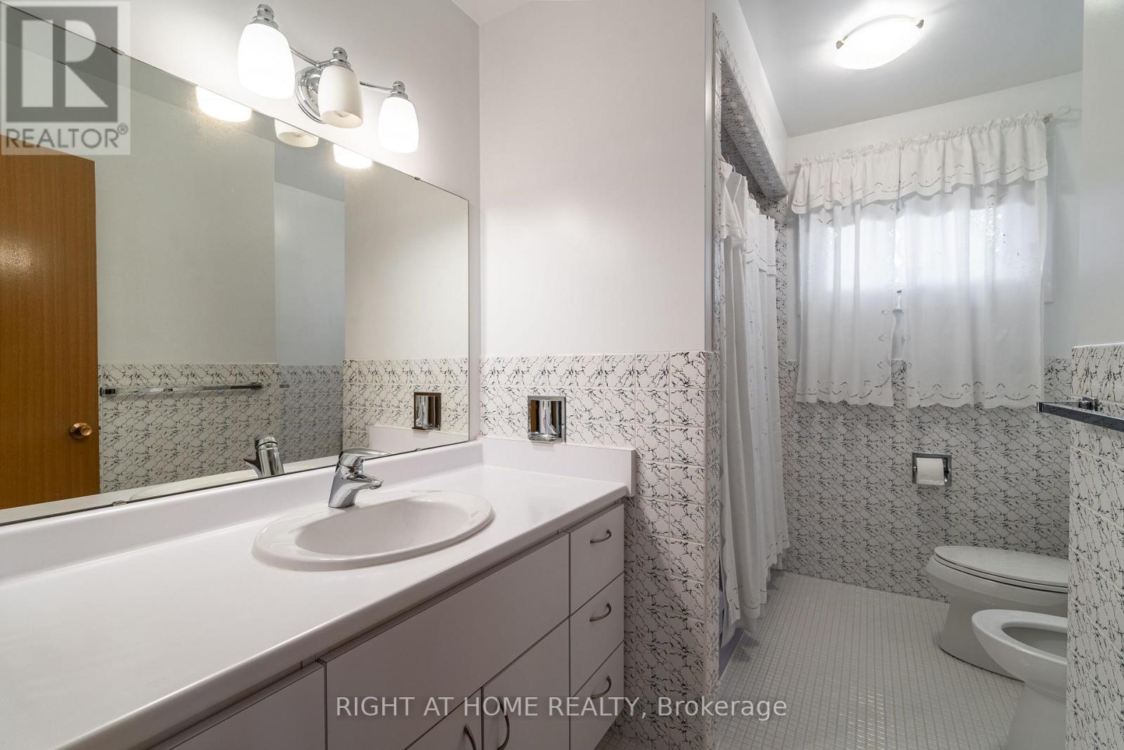 1012 Castlefield Avenue, Toronto, Ontario  M6B 1E3 - Photo 19 - W12462191