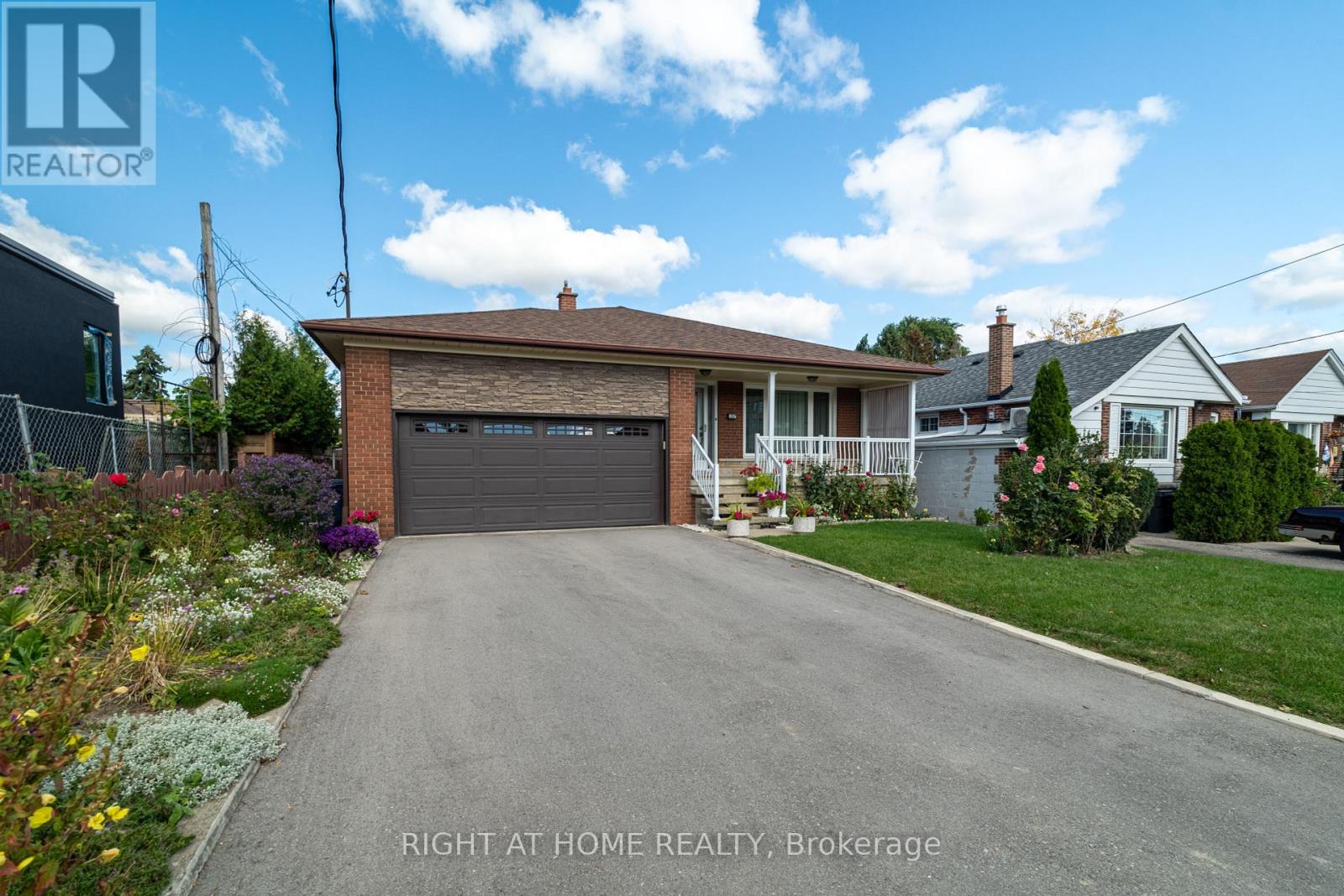 1012 Castlefield Avenue, Toronto, Ontario  M6B 1E3 - Photo 2 - W12462191