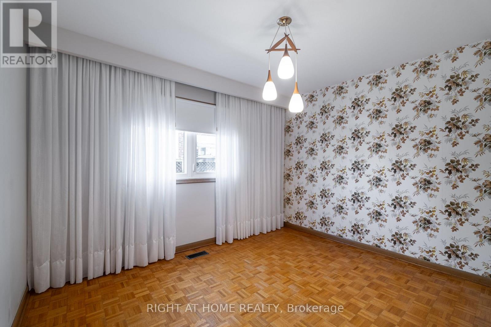 1012 Castlefield Avenue, Toronto, Ontario  M6B 1E3 - Photo 25 - W12462191
