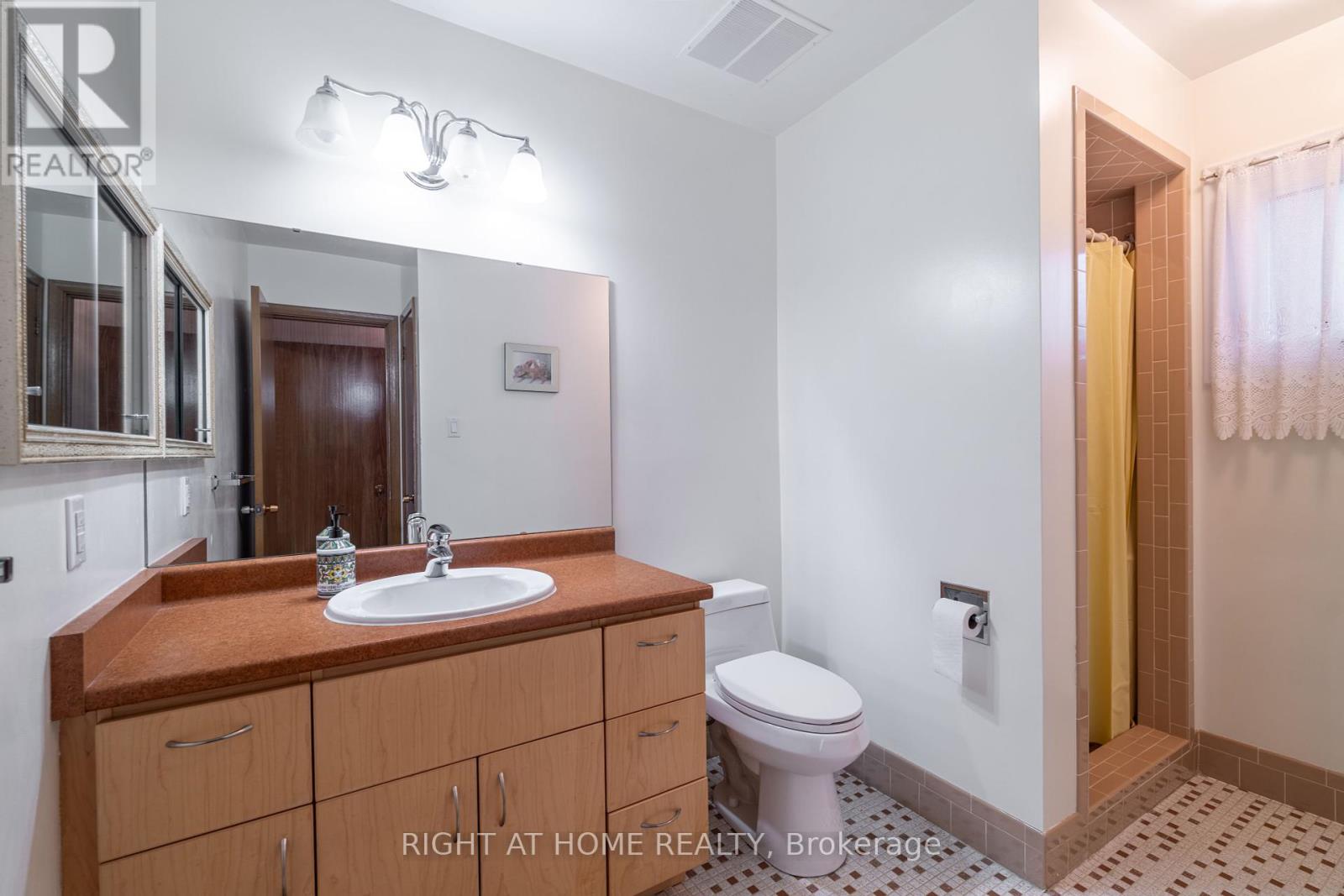 1012 Castlefield Avenue, Toronto, Ontario  M6B 1E3 - Photo 28 - W12462191