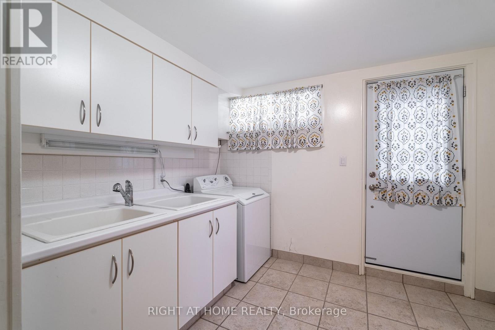 1012 Castlefield Avenue, Toronto, Ontario  M6B 1E3 - Photo 30 - W12462191