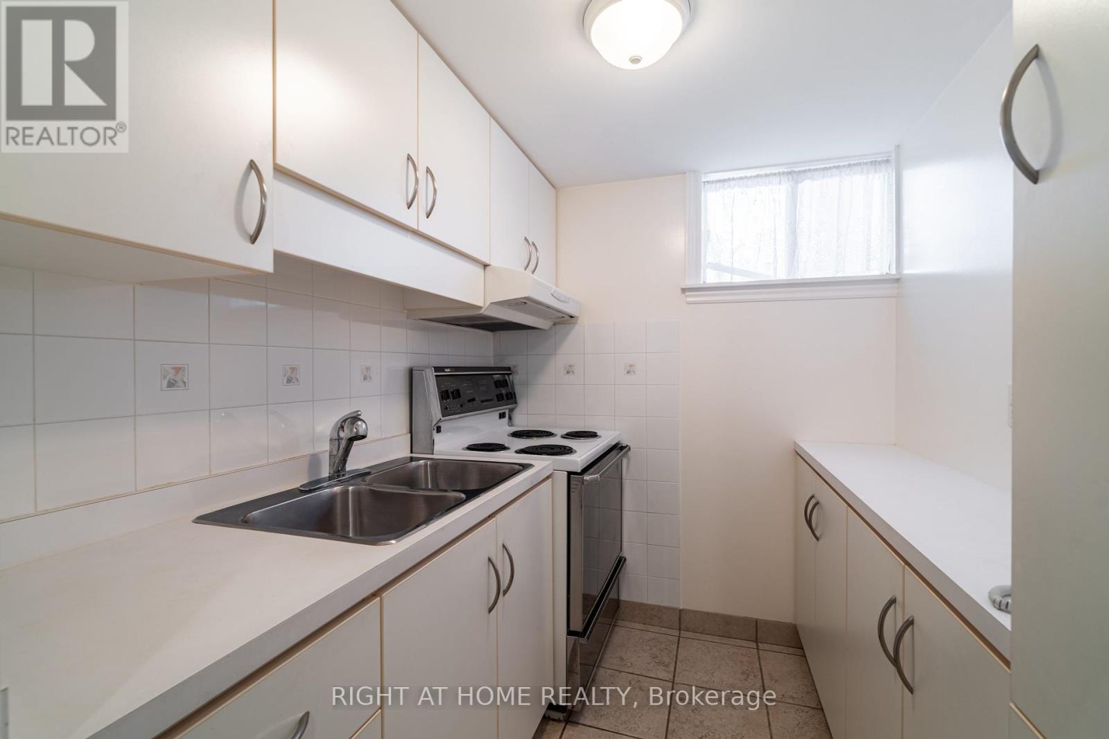 1012 Castlefield Avenue, Toronto, Ontario  M6B 1E3 - Photo 31 - W12462191