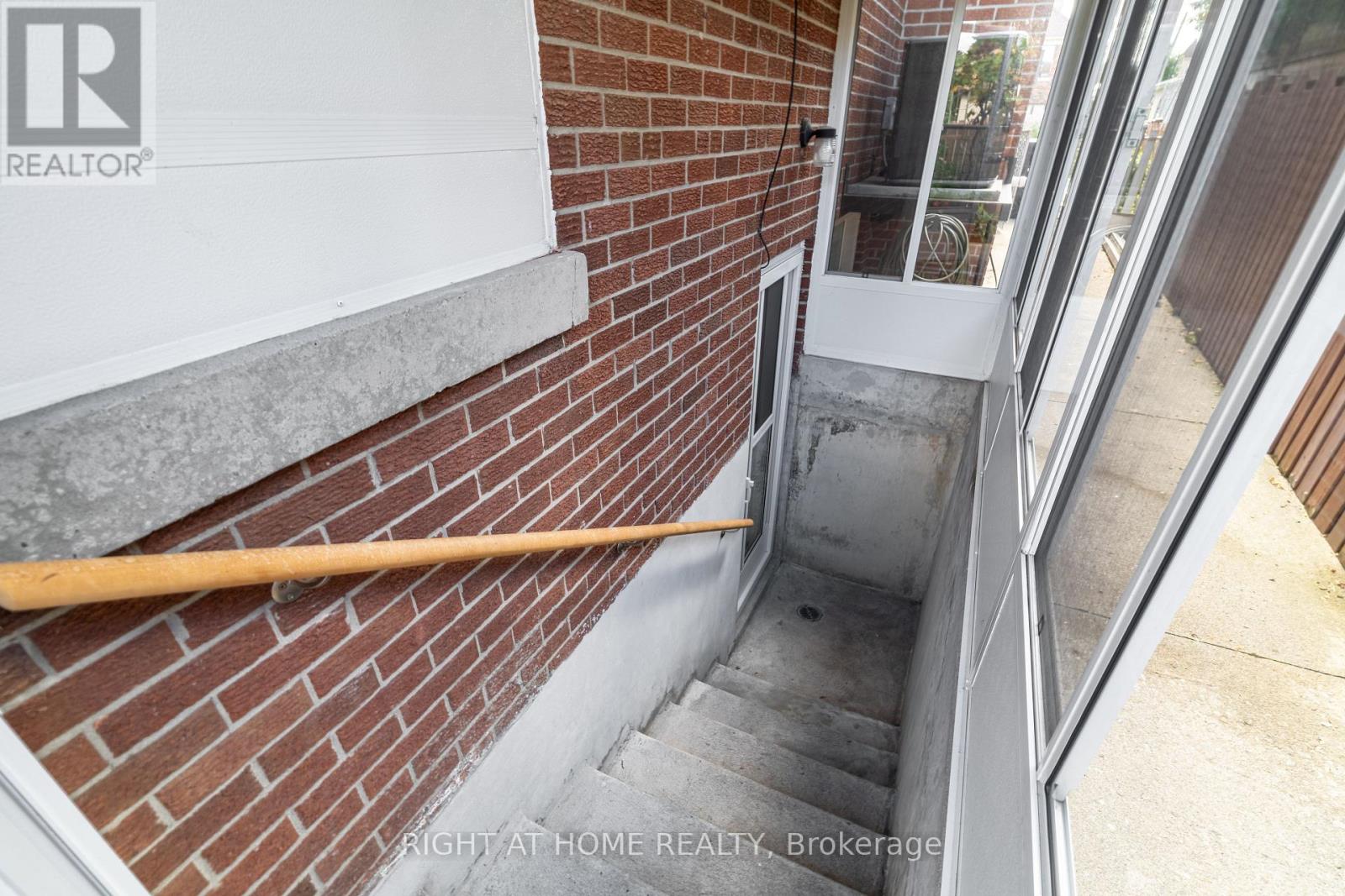 1012 Castlefield Avenue, Toronto, Ontario  M6B 1E3 - Photo 34 - W12462191