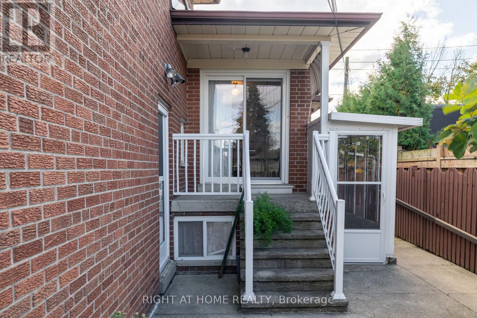 1012 Castlefield Avenue, Toronto, Ontario  M6B 1E3 - Photo 36 - W12462191