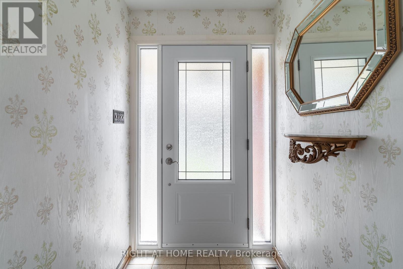 1012 Castlefield Avenue, Toronto, Ontario  M6B 1E3 - Photo 4 - W12462191