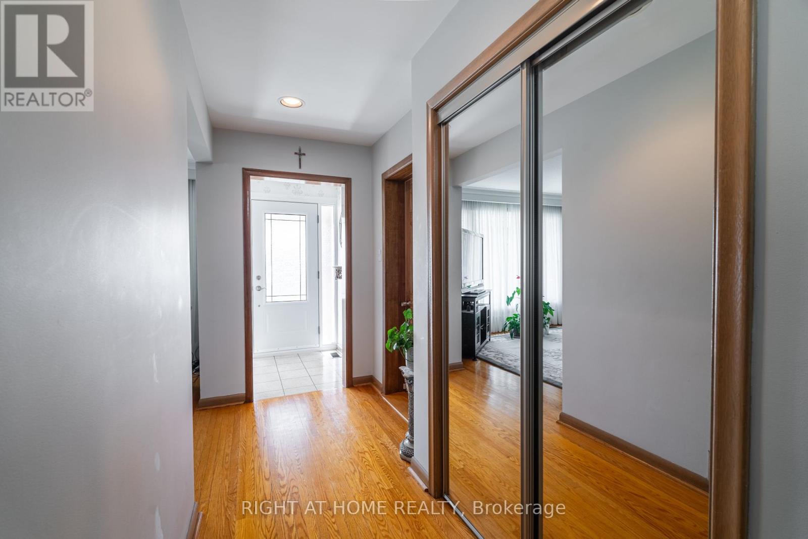 1012 Castlefield Avenue, Toronto, Ontario  M6B 1E3 - Photo 5 - W12462191