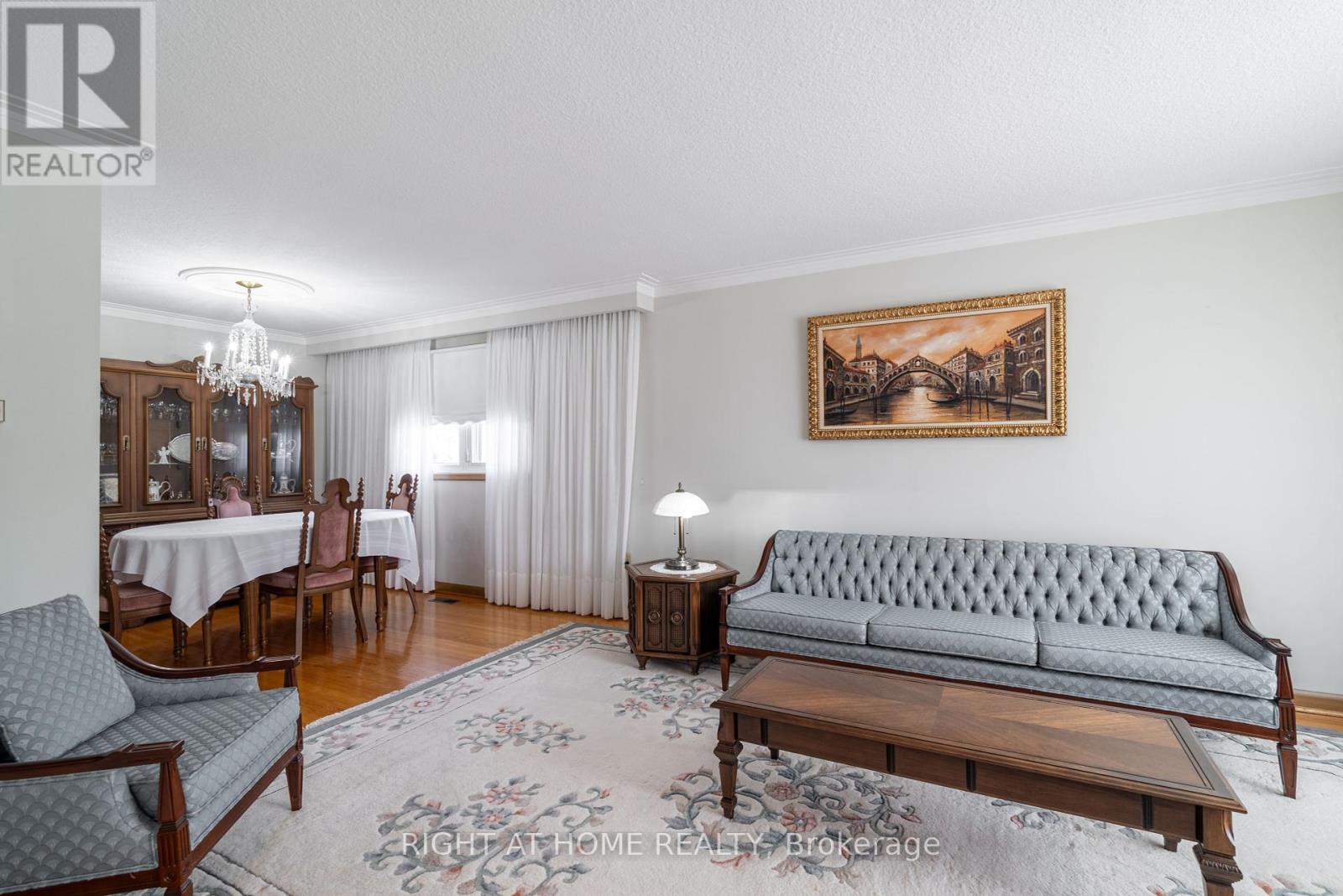 1012 Castlefield Avenue, Toronto, Ontario  M6B 1E3 - Photo 7 - W12462191