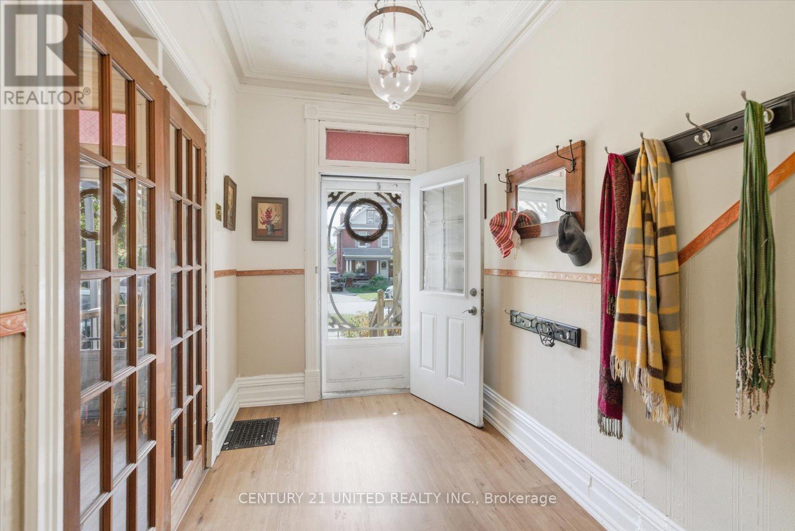 536 Bolivar Street, Peterborough, Ontario  K9J 4R8 - Photo 4 - X12462240