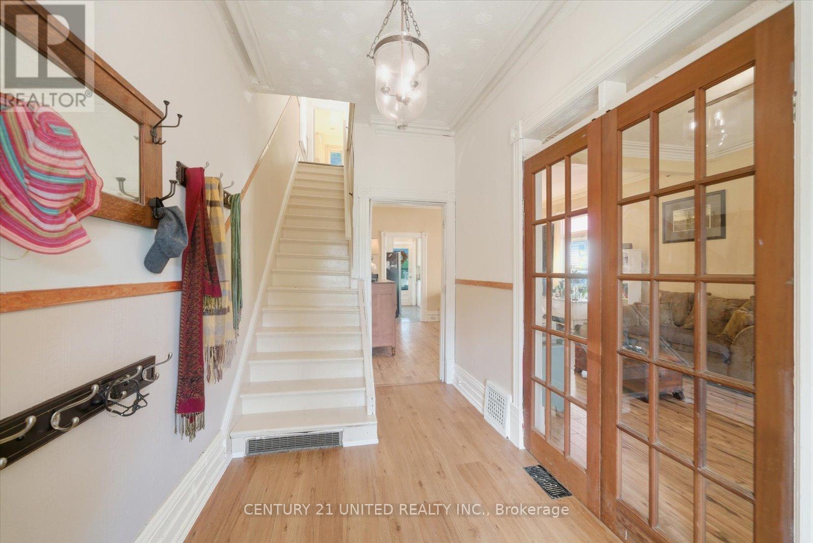 536 Bolivar Street, Peterborough, Ontario  K9J 4R8 - Photo 5 - X12462240