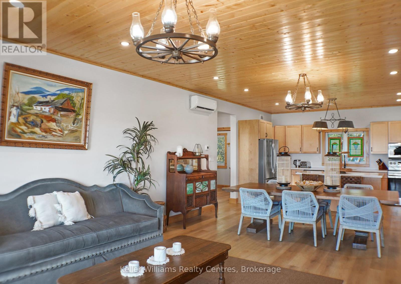 315 Shoreline Avenue, South Bruce Peninsula, Ontario  N0H 2T0 - Photo 12 - X12462213
