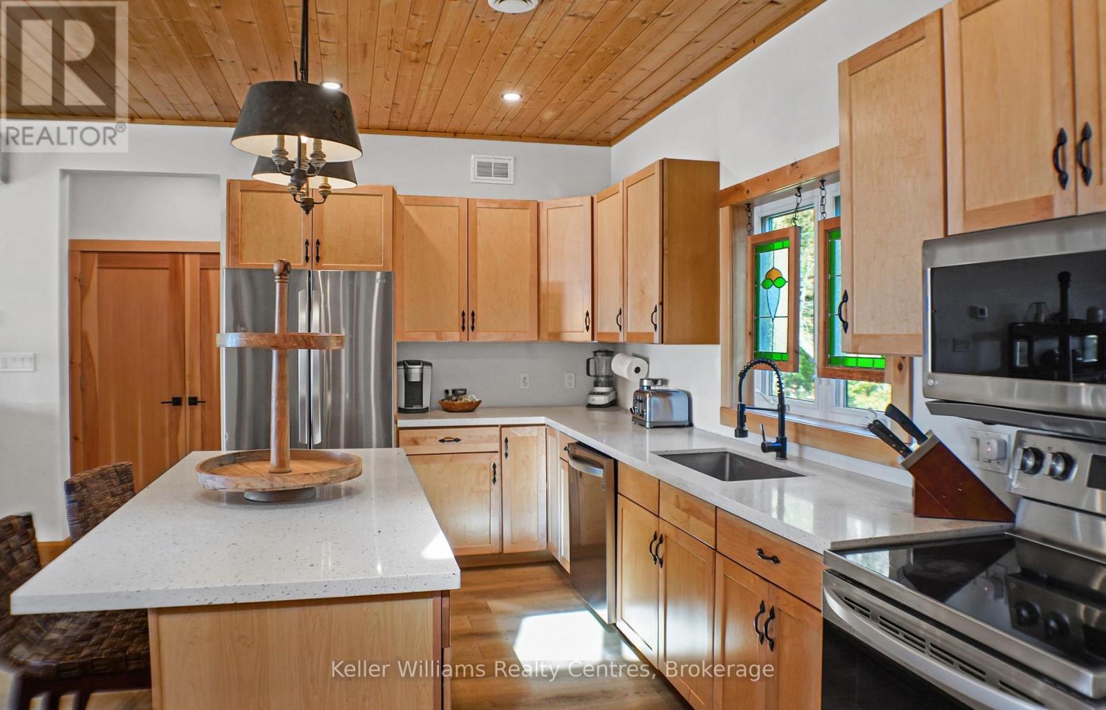 315 Shoreline Avenue, South Bruce Peninsula, Ontario  N0H 2T0 - Photo 7 - X12462213