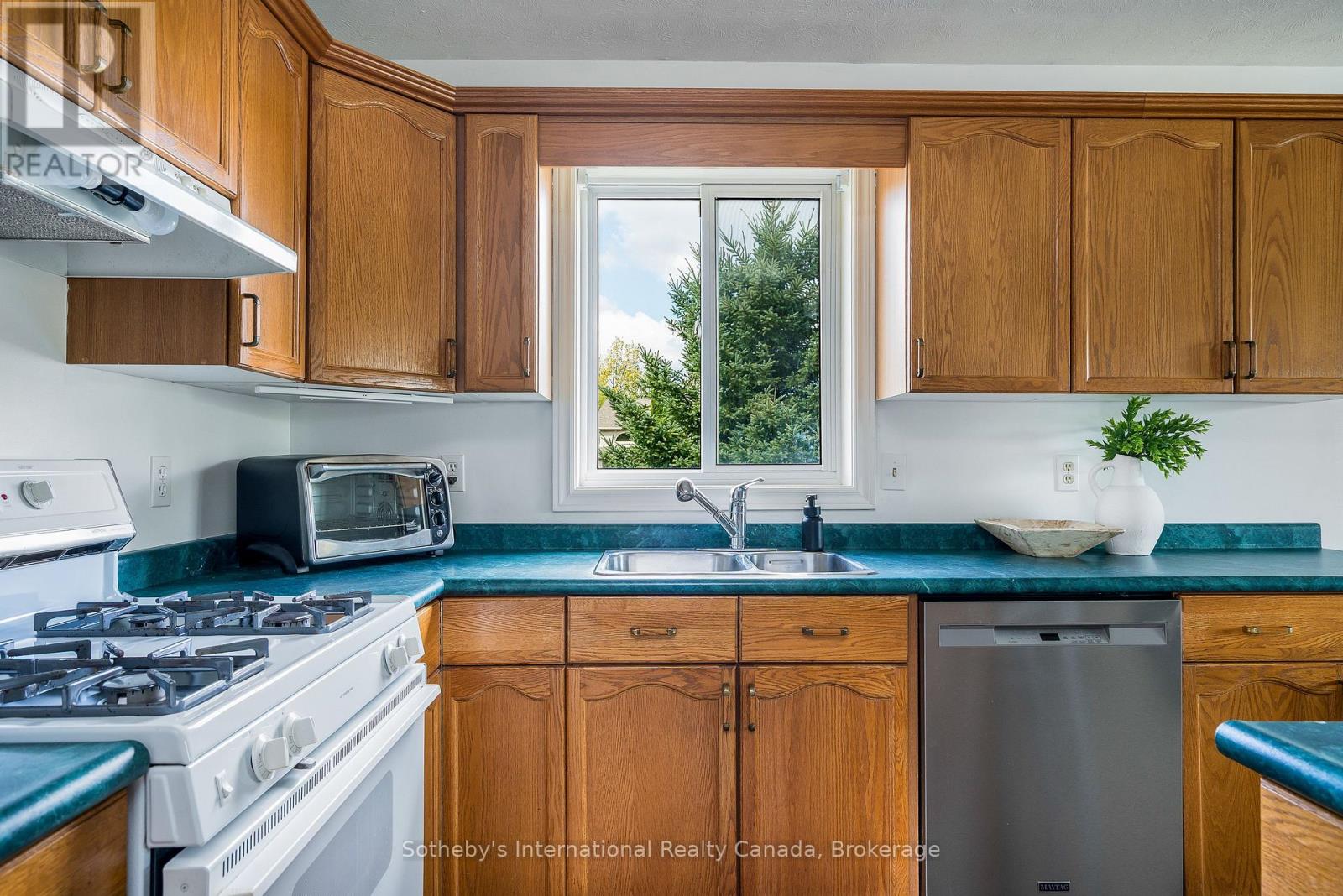 26 Country Crescent, Meaford, Ontario  N4L 1L7 - Photo 11 - X12462227