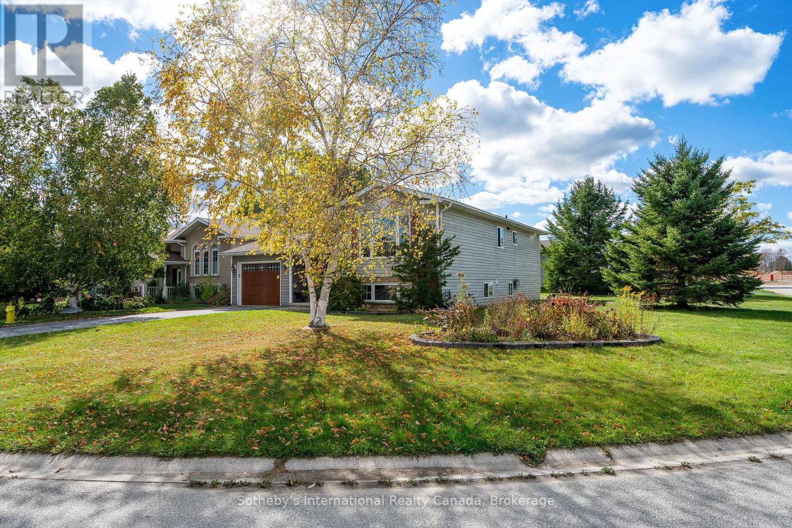 26 Country Crescent, Meaford, Ontario  N4L 1L7 - Photo 3 - X12462227