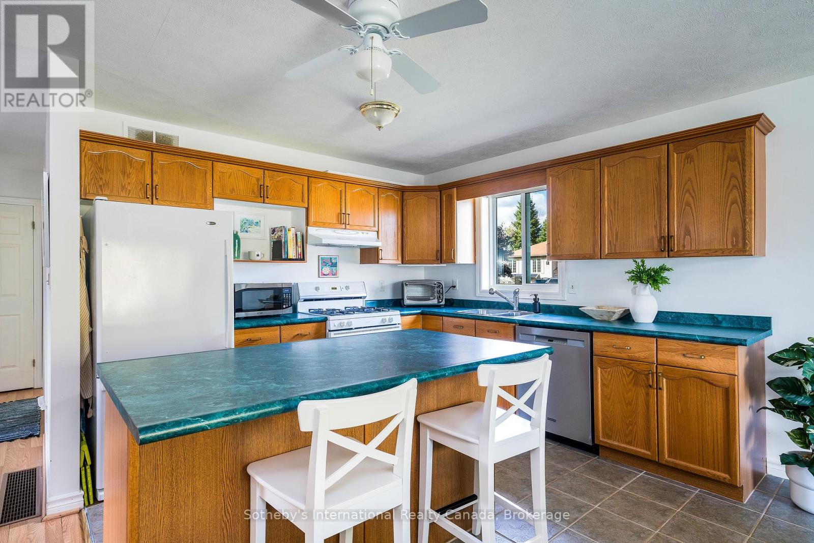 26 Country Crescent, Meaford, Ontario  N4L 1L7 - Photo 8 - X12462227