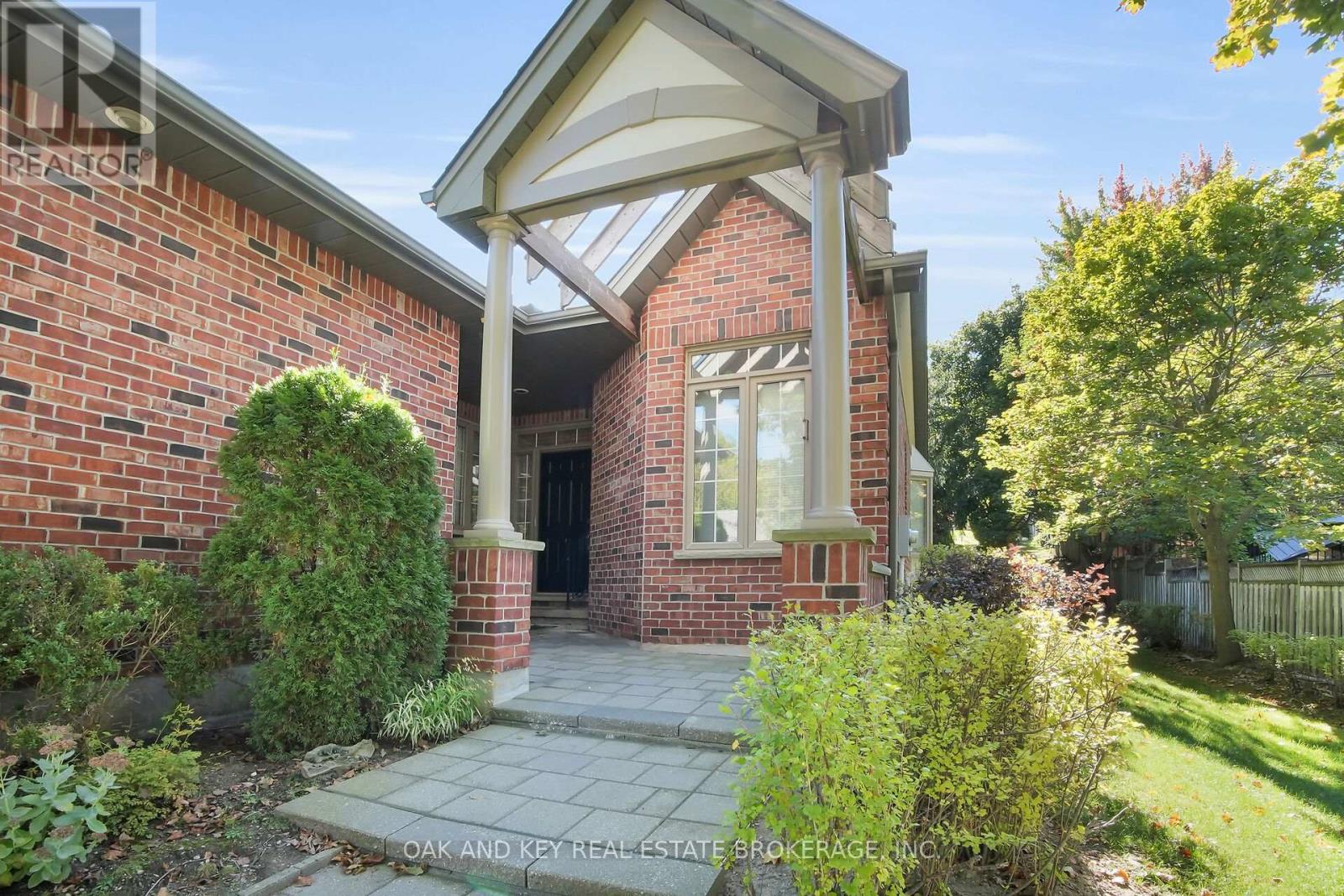 38 Quinella Place, London South, Ontario  N6K 4H2 - Photo 3 - X12462214