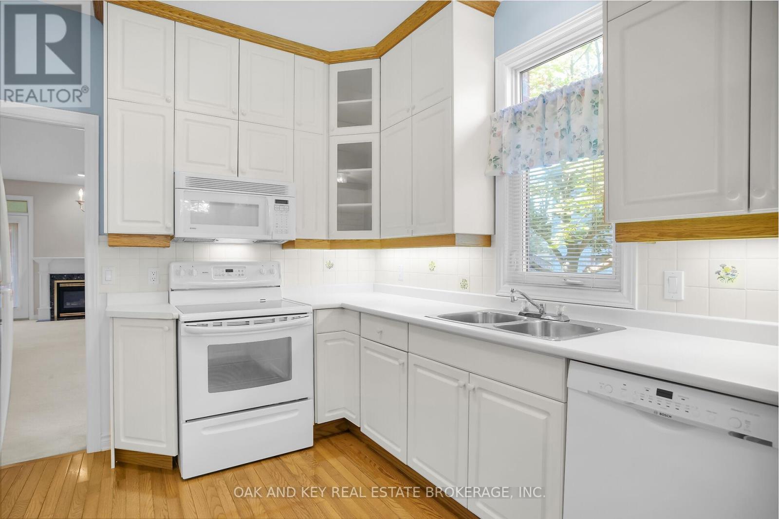 38 Quinella Place, London South, Ontario  N6K 4H2 - Photo 7 - X12462214