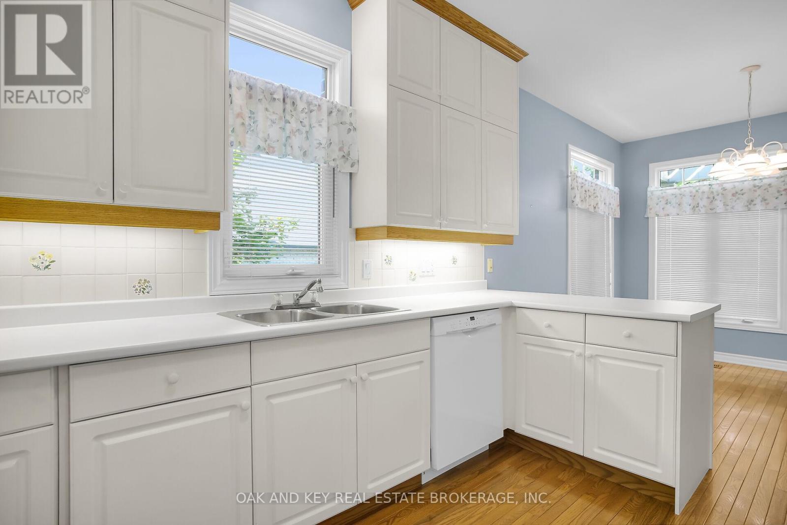 38 Quinella Place, London South, Ontario  N6K 4H2 - Photo 9 - X12462214