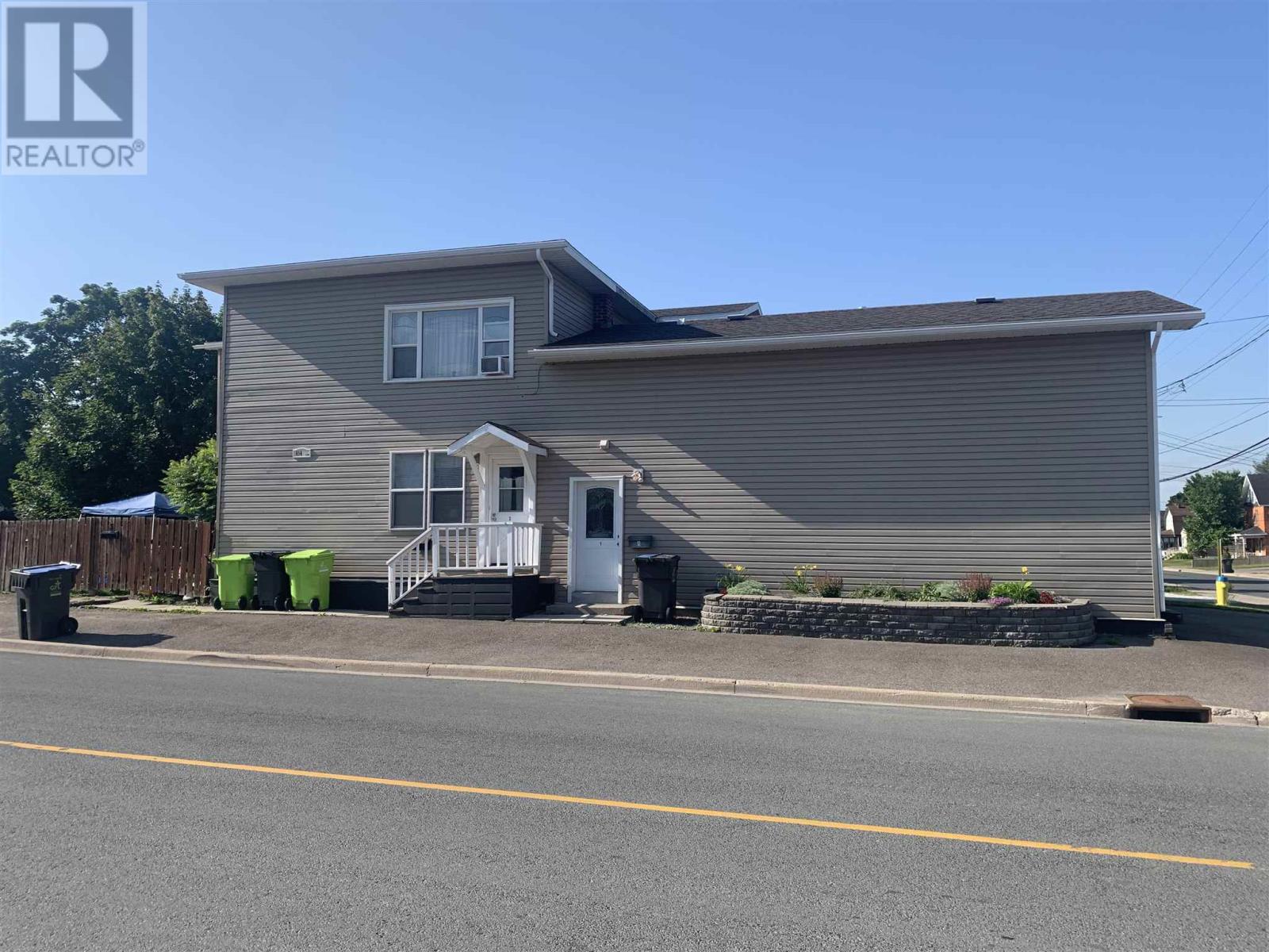 464 John St, Sault Ste. Marie, Ontario  P6C 3K1 - Photo 3 - SM252963